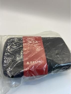 TUMI Black Hard Shell Amenity Travel Case NEW NWT